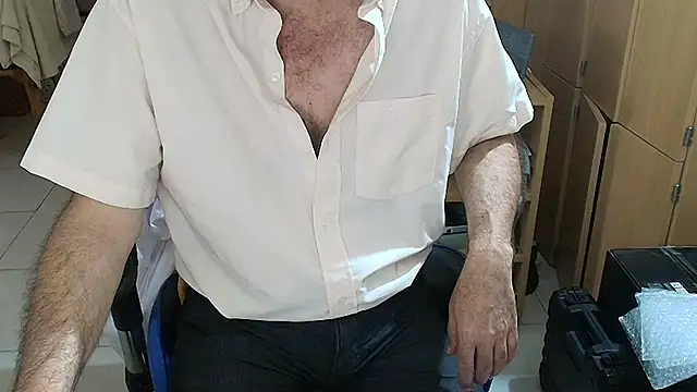 angelgarcia269 online show from April 16, 2026, 11:11 am