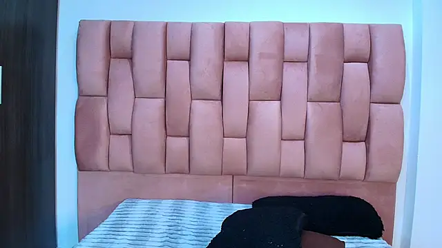 JuliKim  online show from February 21, 2026, 1:02 pm