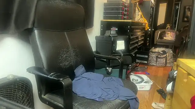 leanjamesdean online show from October 11, 2025, 3:13 pm