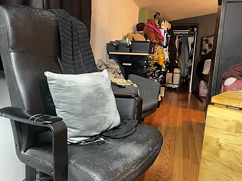 leanjamesdean online show from November 29, 2025, 4:12 am