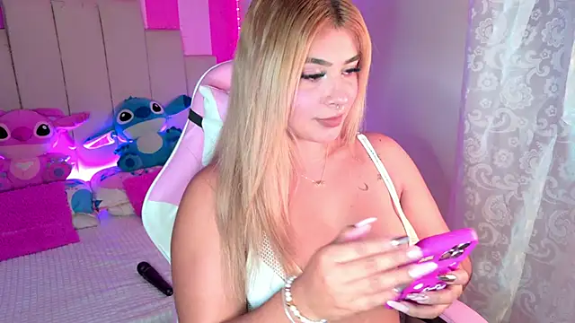 Snapshot of AliiceBrown_ chatting on October 1, 2025, 4:17 am AliiceBrown online show from October 1, 2025, 4:17 am