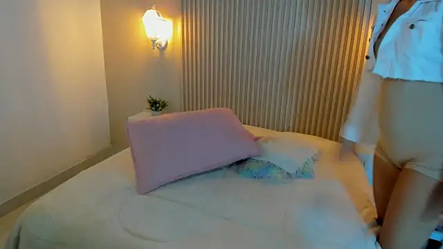 EmilyEvans7 online show from November 16, 2025, 4:56 pm