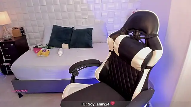 anny rouse24 online show from January 14, 2026, 2:37 am