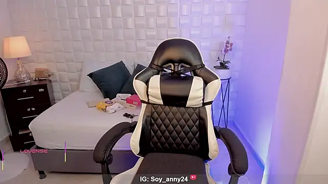 anny rouse24 online show from January 6, 2026, 2:48 am