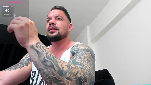 musclemonster31 online show from May 20, 2026, 11:02 pm
