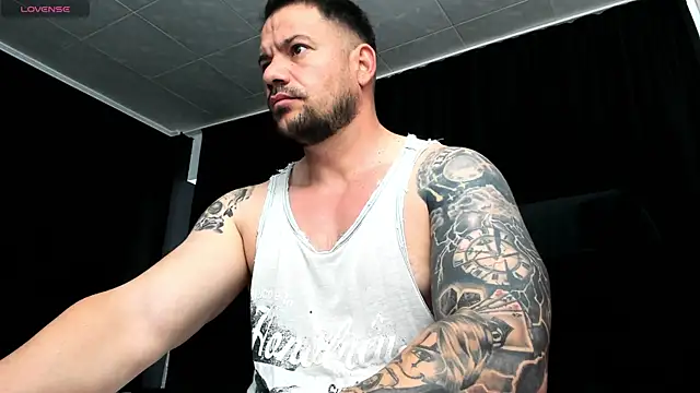 musclemonster31 online show from October 21, 2025, 12:04 pm