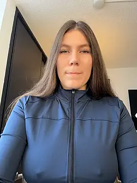 AmelieLaurent  online show from July 24, 2026, 12:56 pm