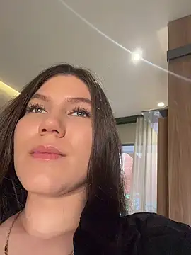 AmelieLaurent  online show from July 21, 2026, 2:40 pm