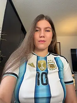 AmelieLaurent  online show from July 16, 2026, 12:46 pm