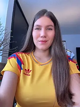 AmelieLaurent  online show from June 18, 2026, 3:50 pm