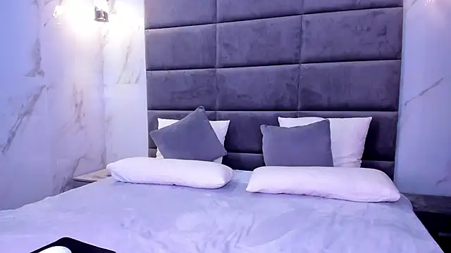 Snapshot of Lexi_Split chatting on November 12, 2025, 1:43 am Lexi Split online show from November 12, 2025, 1:43 am