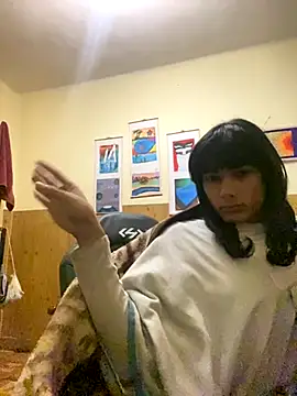 calliemaggotbone online show from November 1, 2025, 9:25 am