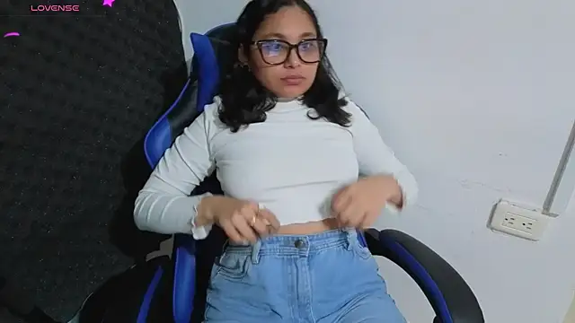 Cuteprincess21 online show from April 7, 2026, 1:13 pm