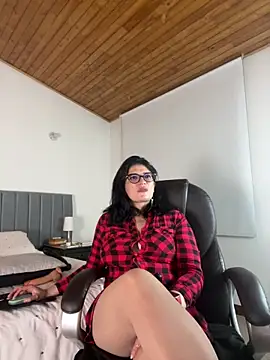 Snapshot of adriana71 chatting on February 3, 2026, 7:02 am adriana71 online show from February 3, 2026, 7:02 am