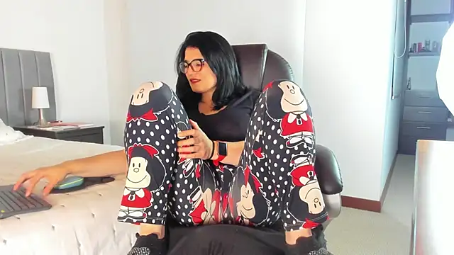 Snapshot of adriana71 chatting on December 3, 2025, 3:18 am adriana71 online show from December 3, 2025, 3:18 am