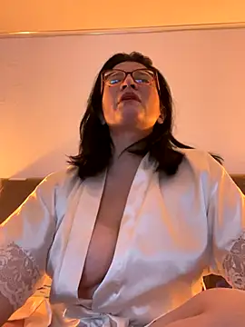 Snapshot of adriana71 chatting on November 14, 2025, 3:43 am adriana71 online show from November 14, 2025, 3:43 am