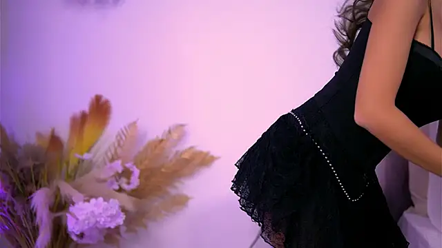 Snapshot of AnaisBellas chatting on November 4, 2025, 1:53 am AnaisBellas online show from November 4, 2025, 1:53 am