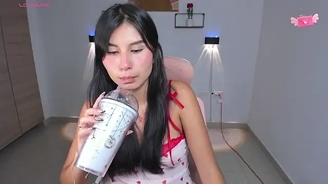 emily villamil online show from October 29, 2025, 8:52 pm