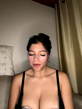 Snapshot of AgathaGeorgiou chatting on October 21, 2025, 10:53 pm AgathaGeorgiou online show from October 21, 2025, 10:53 pm