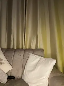 Snapshot of AgathaGeorgiou chatting on December 17, 2025, 12:04 am AgathaGeorgiou online show from December 17, 2025, 12:04 am