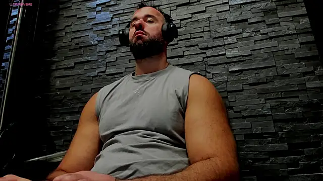 Snapshot of David_Big_Daddy chatting on October 14, 2025, 10:42 pm David Big Daddy online show from October 14, 2025, 10:42 pm
