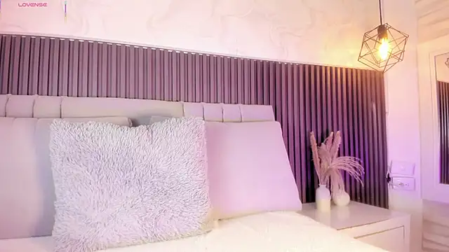 SHANONCLARK online show from November 25, 2025, 7:14 pm