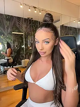 Snapshot of MileySin1111 chatting on January 6, 2026, 1:04 pm MileySin1111 online show from January 6, 2026, 1:04 pm