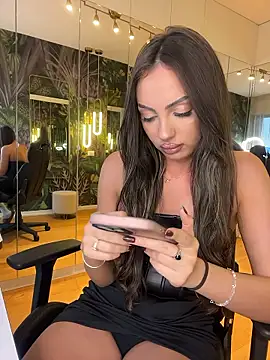 Snapshot of MileySin1111 chatting on January 7, 2026, 1:27 pm MileySin1111 online show from January 7, 2026, 1:27 pm