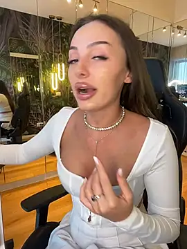 Snapshot of MileySin1111 chatting on January 14, 2026, 2:09 pm MileySin1111 online show from January 14, 2026, 2:09 pm