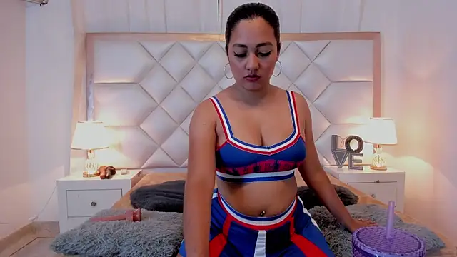 brittany069 online show from November 26, 2025, 8:09 pm