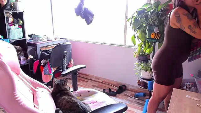 annie walker6 online show from April 10, 2026, 7:43 pm