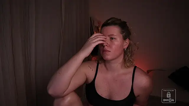 Snapshot of moonamii chatting on February 16, 2026, 7:45 pm moonamii online show from February 16, 2026, 7:45 pm