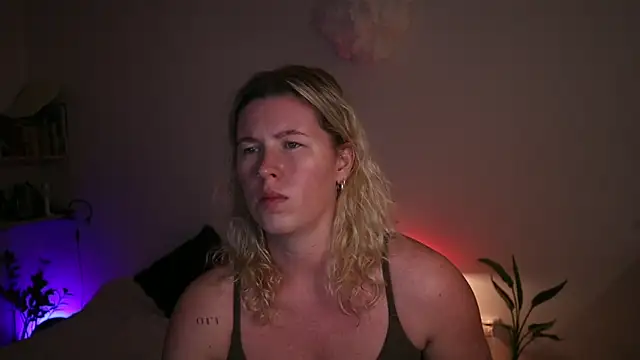 moonamii online show from September 27, 2025, 5:30 pm