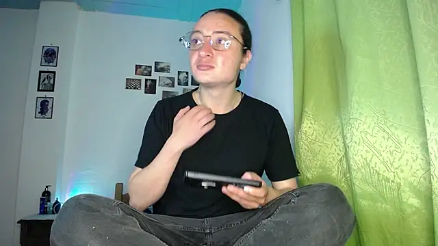 Snapshot of monkeywillwhite chatting on November 28, 2025, 2:01 am monkeywillwhite online show from November 28, 2025, 2:01 am