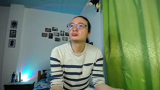 Snapshot of monkeywillwhite chatting on November 6, 2025, 2:04 am monkeywillwhite online show from November 6, 2025, 2:04 am