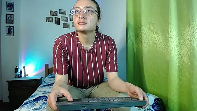 Snapshot of monkeywillwhite chatting on November 9, 2025, 12:03 am monkeywillwhite online show from November 9, 2025, 12:03 am