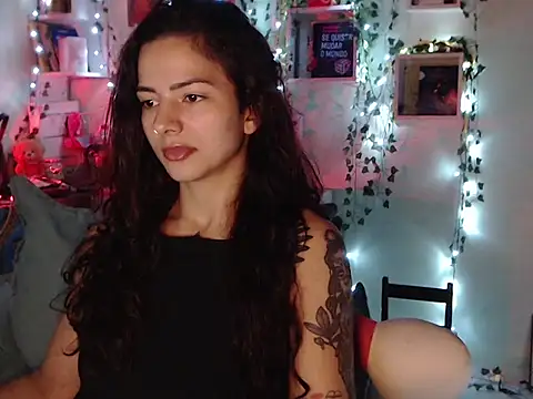 Snapshot of BeellyDance chatting on October 28, 2025, 11:20 am BeellyDance online show from October 28, 2025, 11:20 am