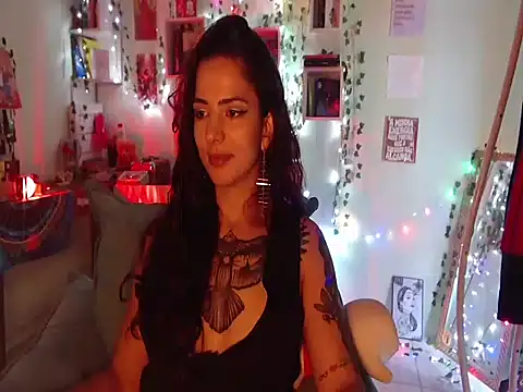 Snapshot of BeellyDance chatting on December 4, 2025, 2:05 pm BeellyDance online show from December 4, 2025, 2:05 pm