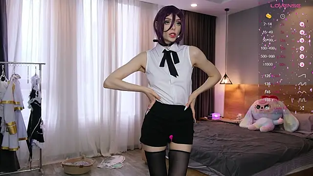 HolliWould  online show from December 17, 2025, 8:08 am