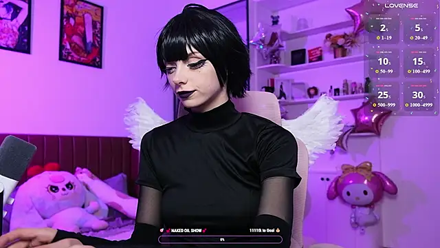 HolliWould  online show from April 26, 2026, 12:02 pm