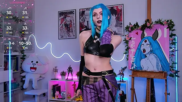 HolliWould  online show from September 18, 2025, 6:11 pm