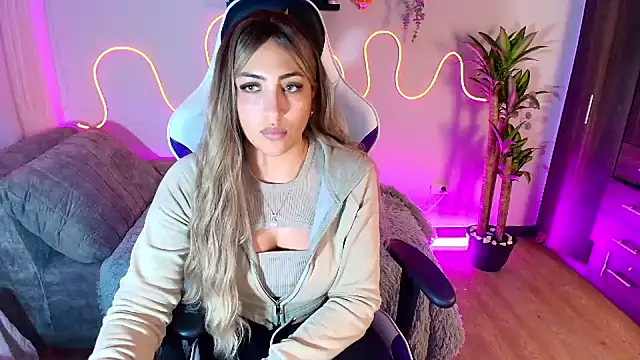 Snapshot of a_belladanger chatting on February 19, 2025, 2:12 am a belladanger online show from February 19, 2025, 2:12 am