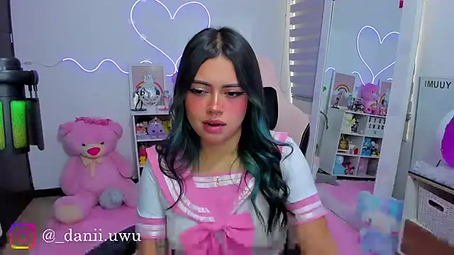 Snapshot of CuteDani_ chatting on March 6, 2026, 3:07 pm CuteDani online show from March 6, 2026, 3:07 pm