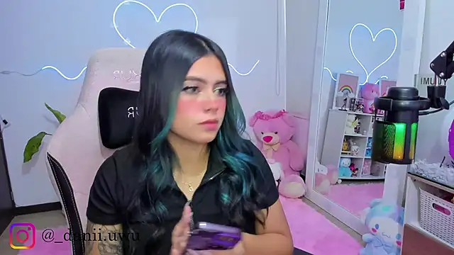 Snapshot of CuteDani_ chatting on February 11, 2026, 11:54 am CuteDani online show from February 11, 2026, 11:54 am