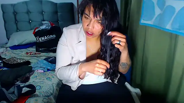 AmaraRoberts420 online show from January 15, 2026, 5:00 am