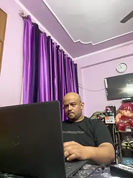 Dick 6inches online show from October 27, 2025, 3:24 pm