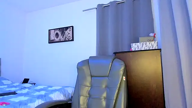 leilahot14 online show from July 23, 2026, 9:11 pm