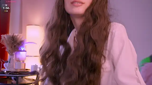 VivianLy  online show from June 11, 2026, 8:44 am