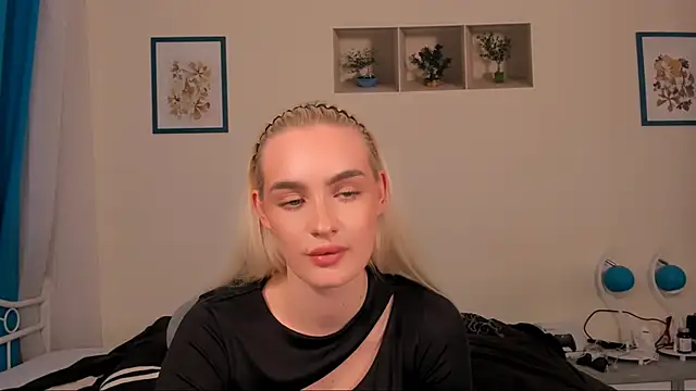 OliviaKisss online show from April 15, 2026, 7:29 pm