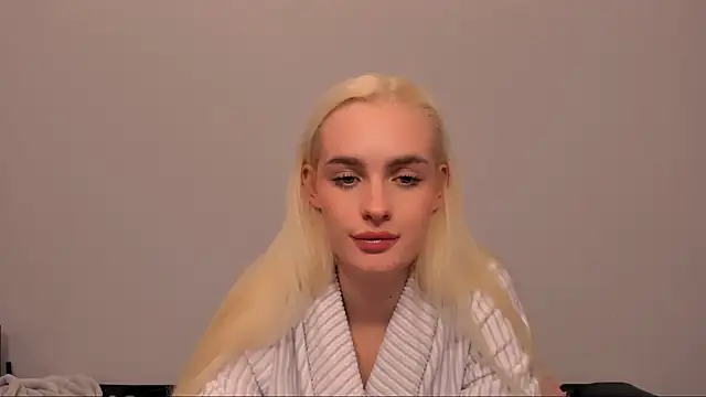 OliviaKisss online show from March 16, 2026, 8:11 pm